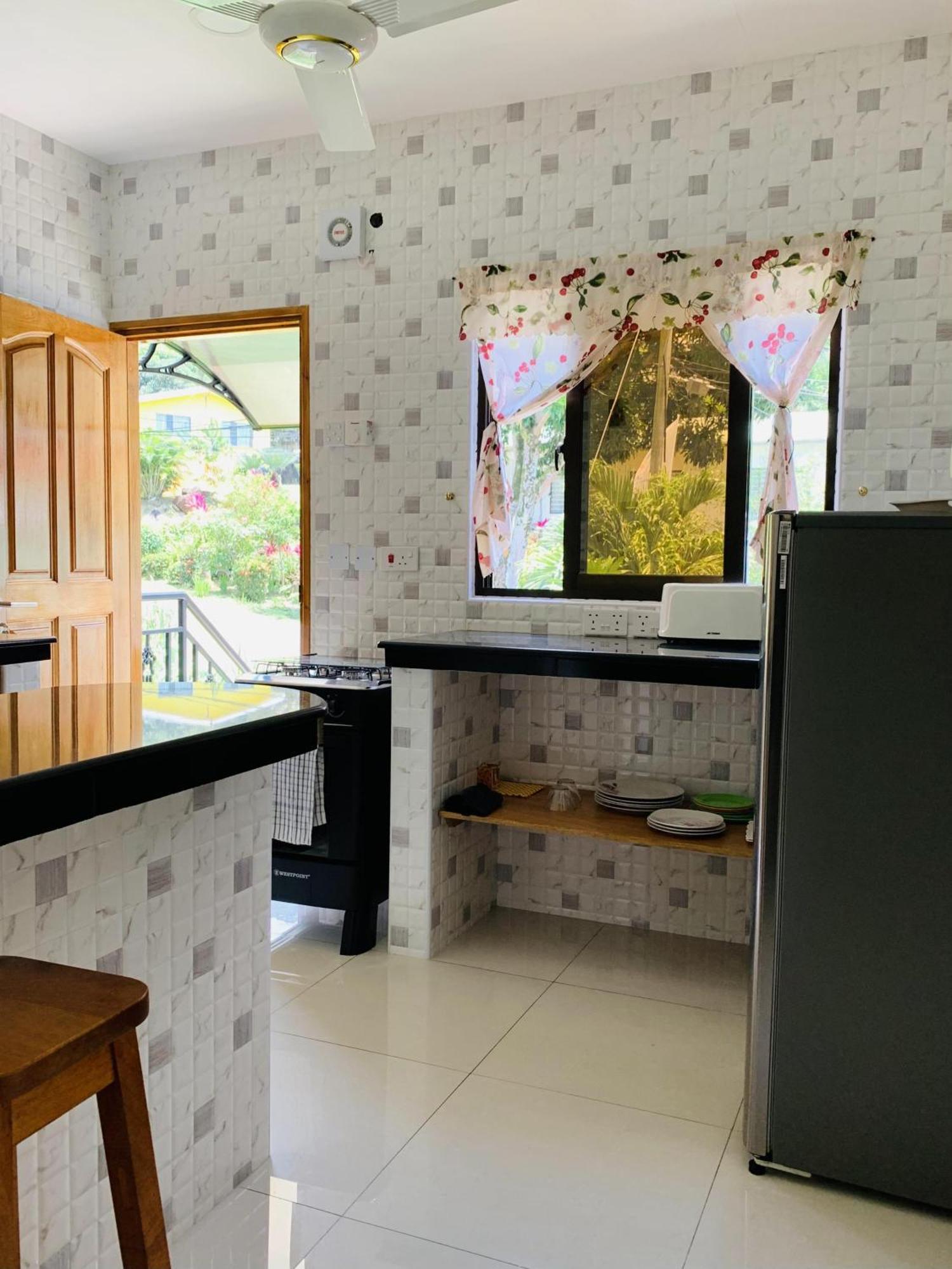 Oceanic View Apartments โบวาลง ภายนอก รูปภาพ